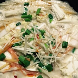 野菜たっぷりピリ辛豆腐鍋